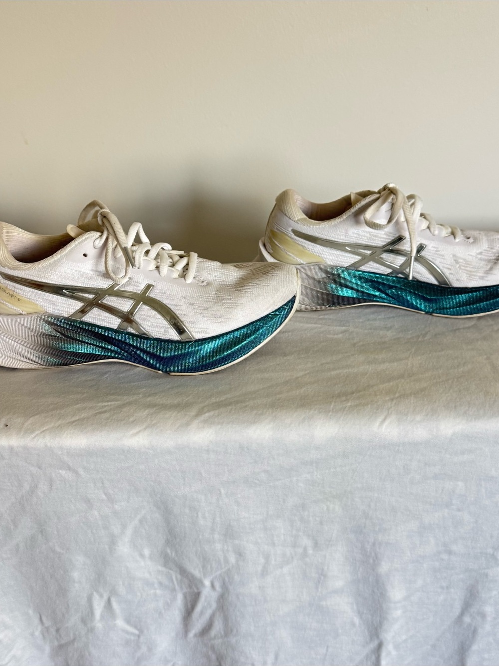 ASICS Novoblast 3 White Running Shoes with Teal Accent